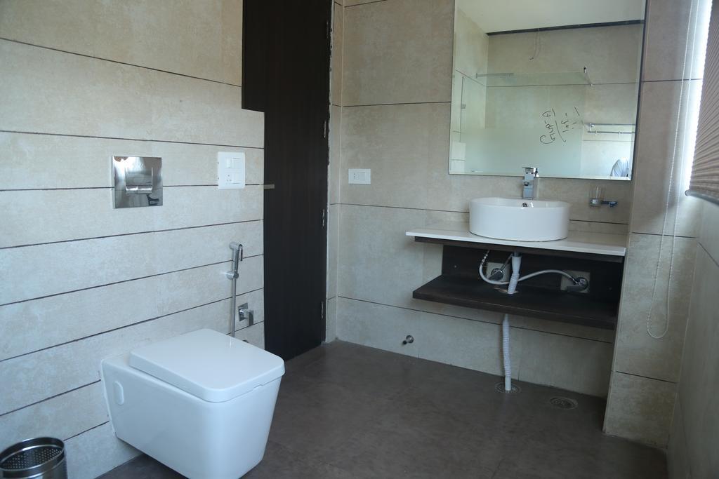 Hotel Hardy'S World Ludhiana Habitación foto
