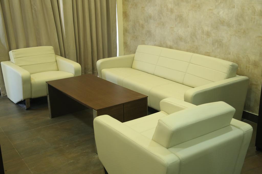 Hotel Hardy'S World Ludhiana Habitación foto