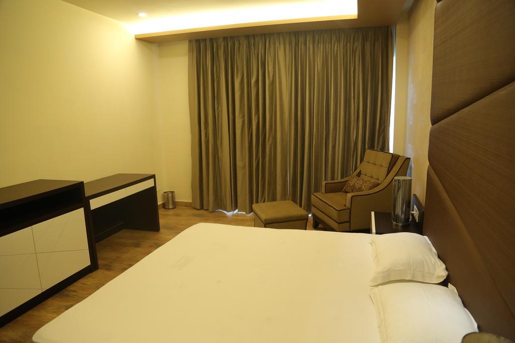 Hotel Hardy'S World Ludhiana Habitación foto